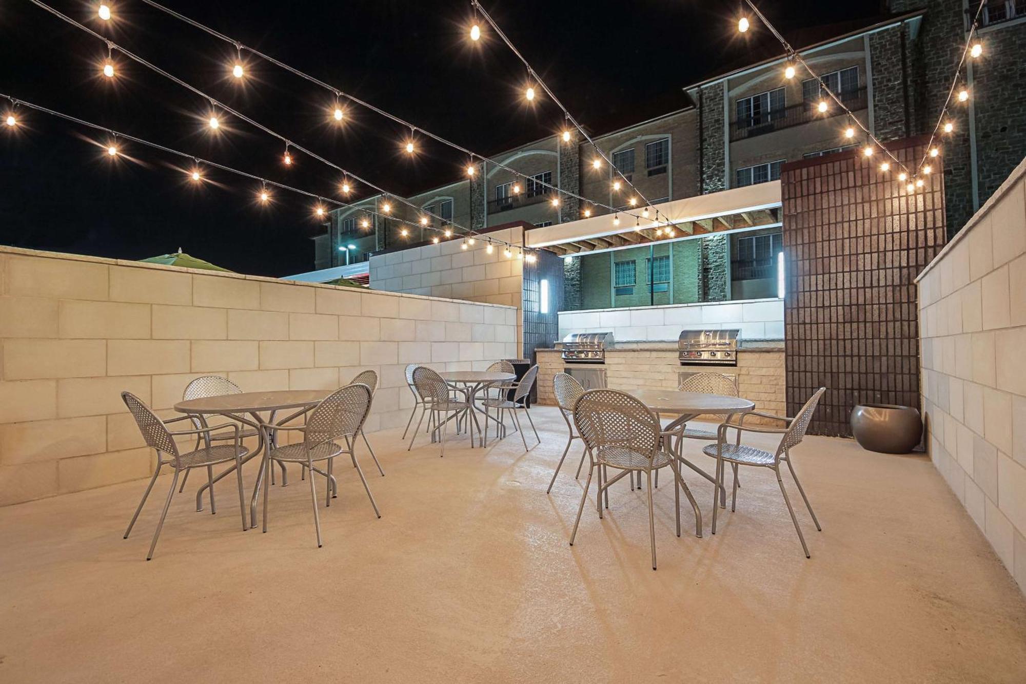 Home2 Suites By Hilton Dallas Grand Prairie Bagian luar foto