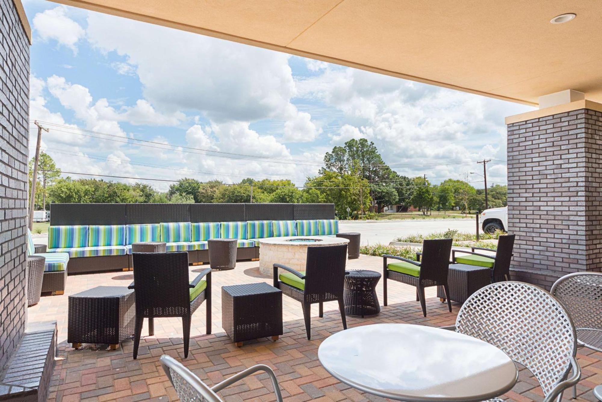 Home2 Suites By Hilton Dallas Grand Prairie Bagian luar foto