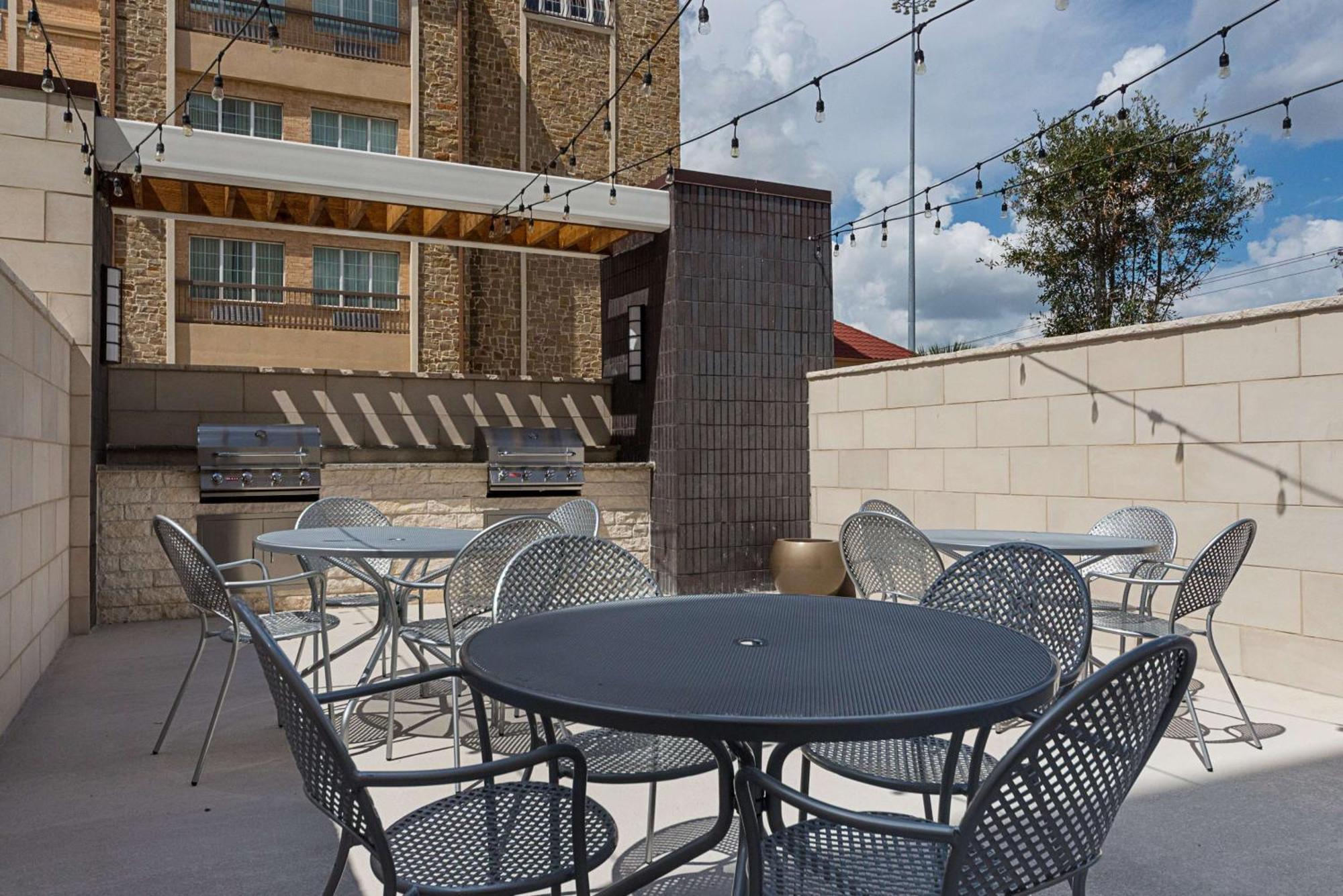 Home2 Suites By Hilton Dallas Grand Prairie Bagian luar foto